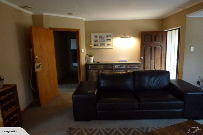 Photo of property in 124 Ruamahanga Crescent, Terrace End, Palmerston North, 4410