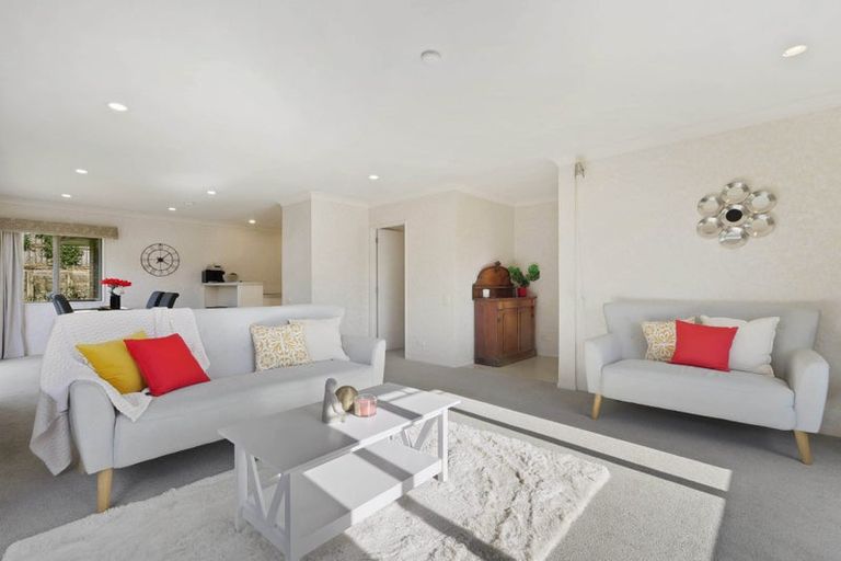 Photo of property in 74 Hillwell Drive, Henderson, Auckland, 0612