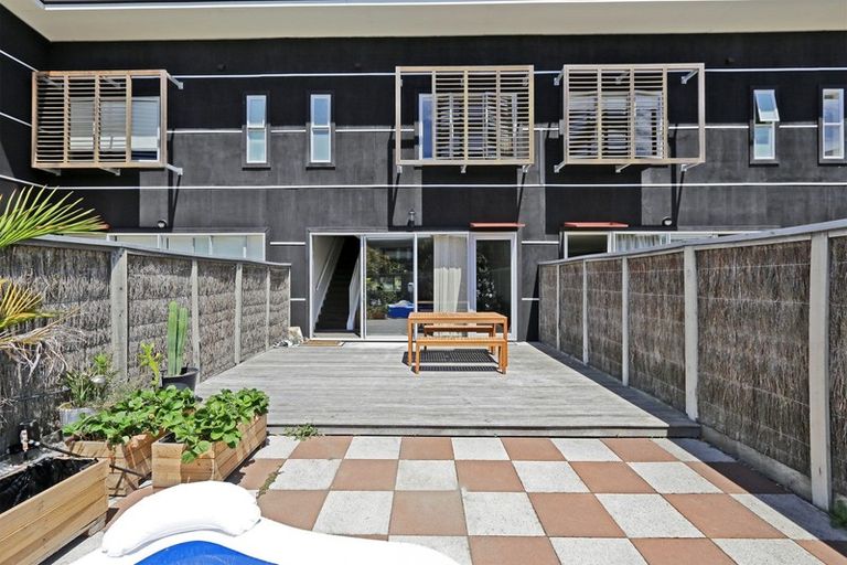 Photo of property in The Terraces, 11/9 Humber Street, Pandora, Napier, 4110