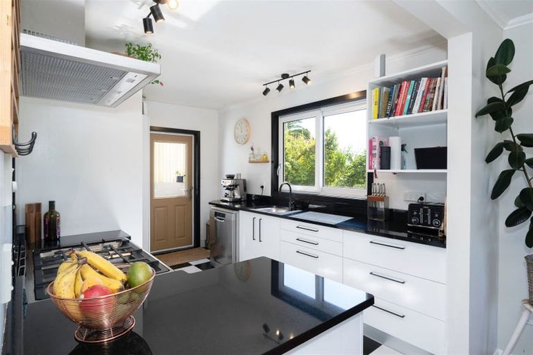 Photo of property in 11 Titoki Road, Raumati Beach, Paraparaumu, 5032