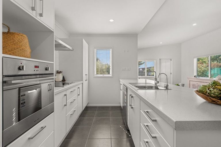 Photo of property in 2 Coprosma Close, Papamoa Beach, Papamoa, 3118