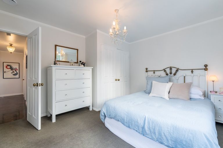 Photo of property in 48 Eastglen Road, Glen Eden, Auckland, 0602