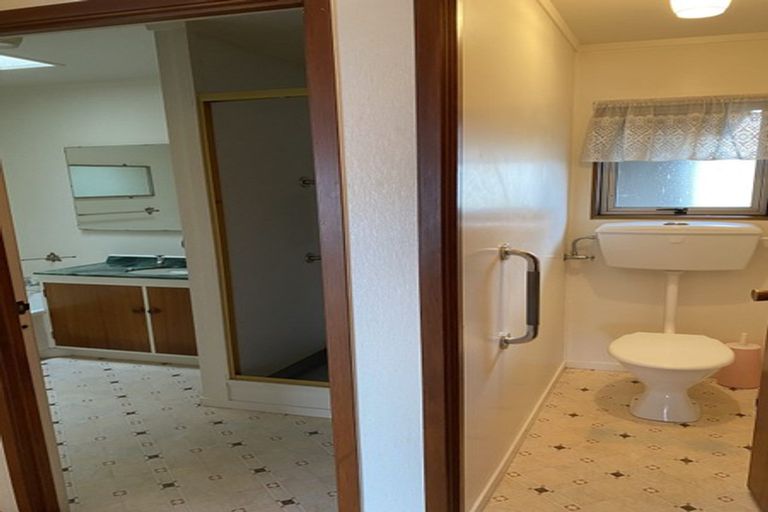 Photo of property in 1/20 Shakespeare Road, Milford, Auckland, 0620