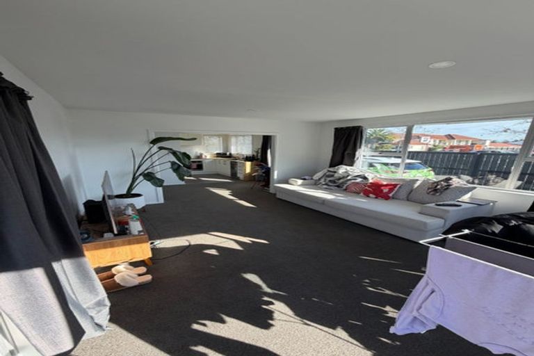 Photo of property in 1/272 Main North Road, Redwood, Christchurch, 8051