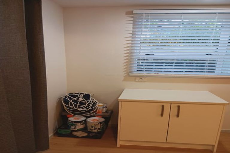 Photo of property in 4 Teviot Place, Totara Vale, Auckland, 0629