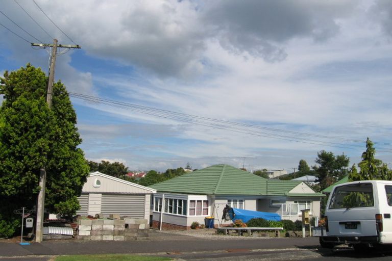Photo of property in 14 William Bond Street, Stanley Point, Auckland, 0624