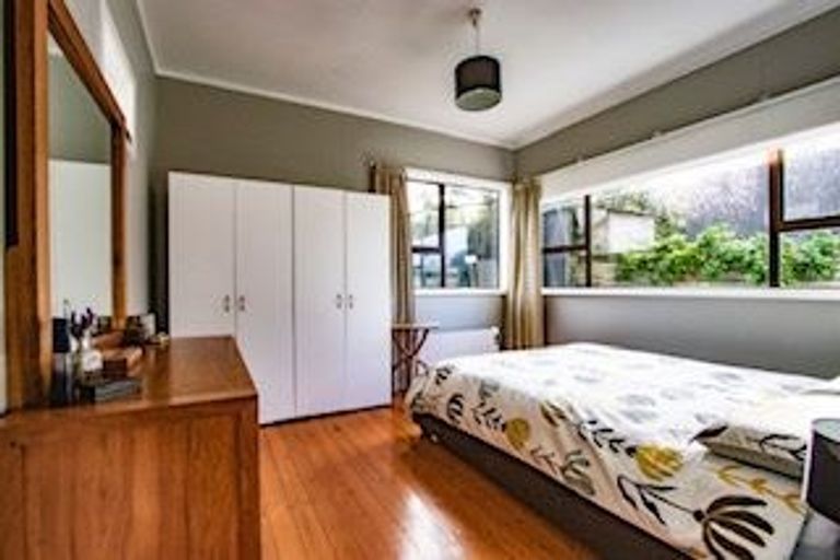 Photo of property in 19 Old Lake Road, Narrow Neck, Auckland, 0624