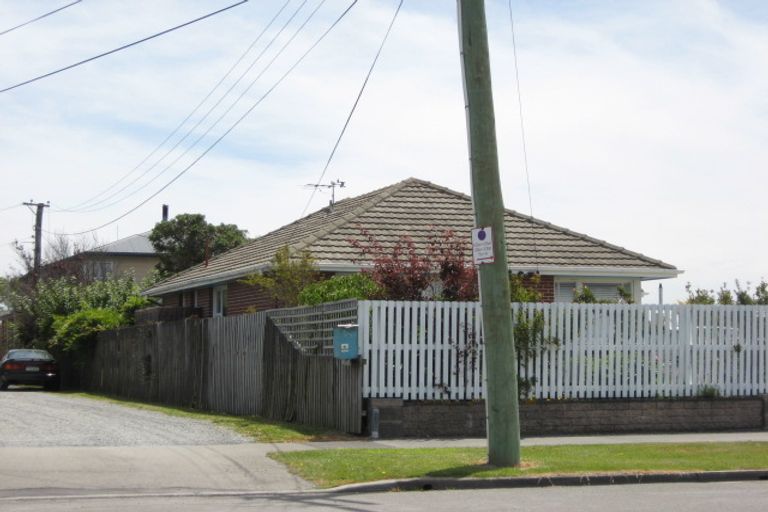Photo of property in 37 Tenby Place, Avondale, Christchurch, 8061