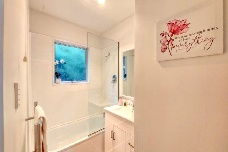 Photo of property in 11 Oldham Crescent, Halswell, Christchurch, 8025