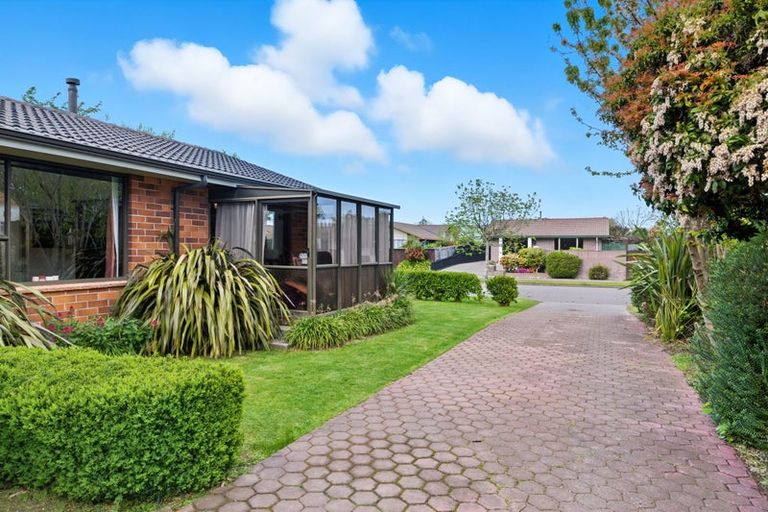 Photo of property in 12 Harkness Place, Avonhead, Christchurch, 8042