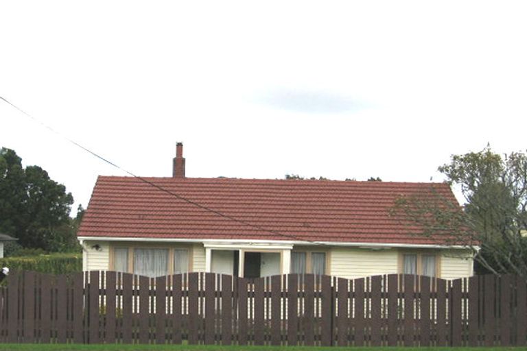 Photo of property in 11 Woodside Road, Massey, Auckland, 0614