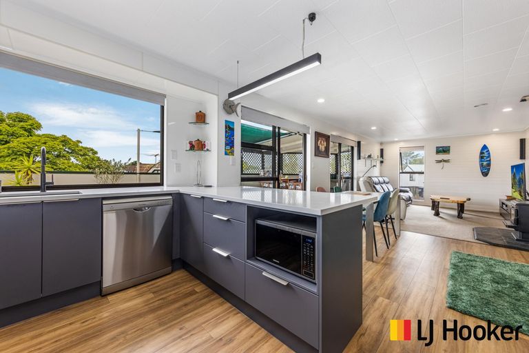 Photo of property in 189 Carnoustie Drive, Wattle Downs, Auckland, 2103