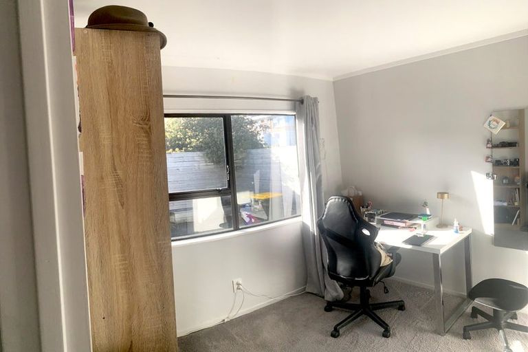 Photo of property in 1/38 Kaipatiki Road, Glenfield, Auckland, 0629