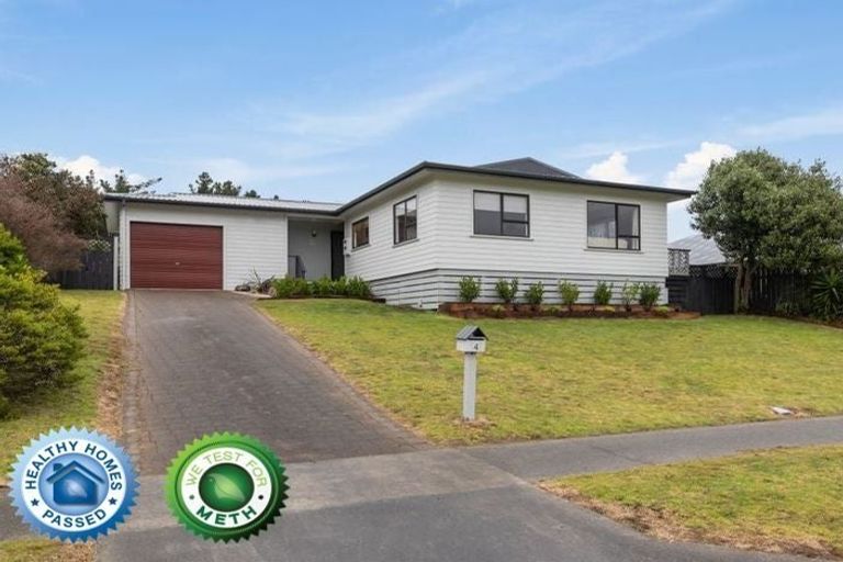 Photo of property in 4 Gates Road, Waikanae Beach, Waikanae, 5036
