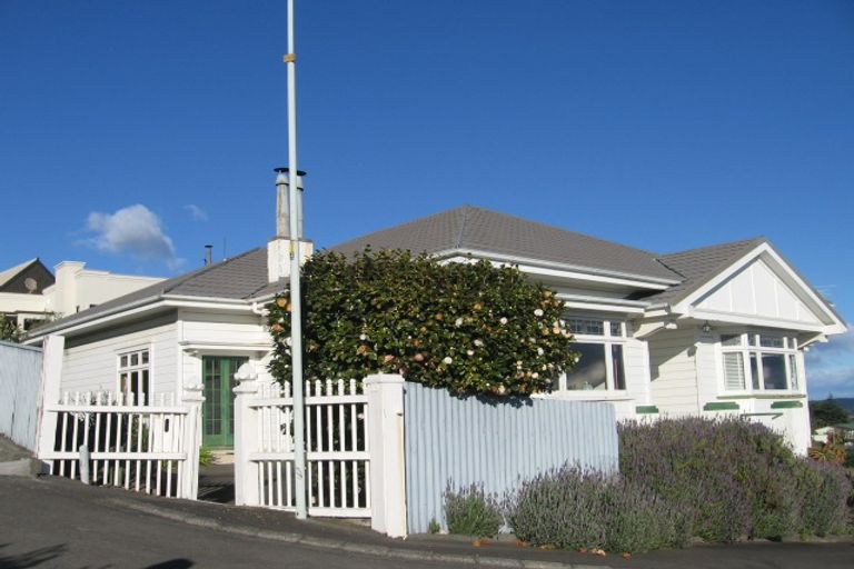 Photo of property in 38 Roslyn Road, Bluff Hill, Napier, 4110