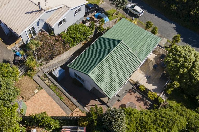 Photo of property in 1 The Spinney, Titahi Bay, Porirua, 5022