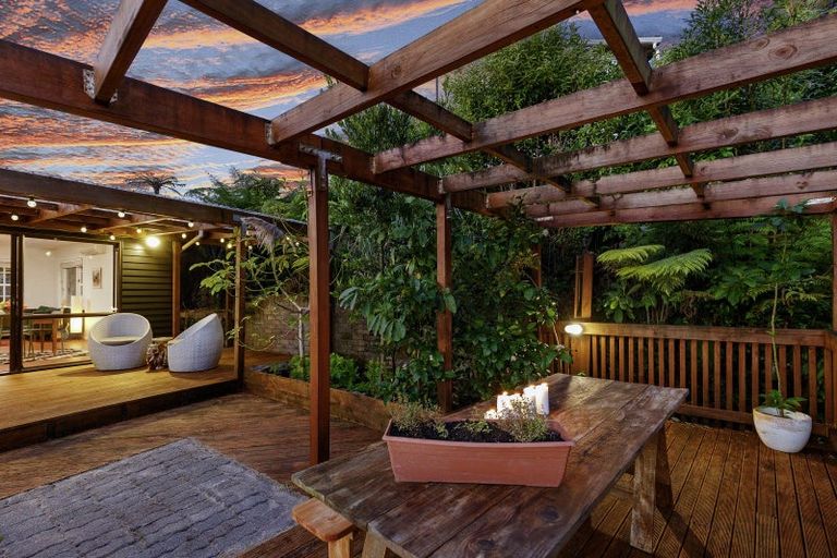 Photo of property in 53 Lowry Crescent, Stokes Valley, Lower Hutt, 5019