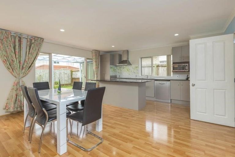 Photo of property in 25 Maypark Crescent, Flat Bush, Auckland, 2016