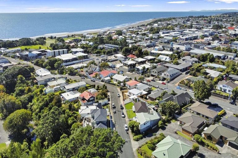 Photo of property in 26 Baring Terrace, Strandon, New Plymouth, 4312
