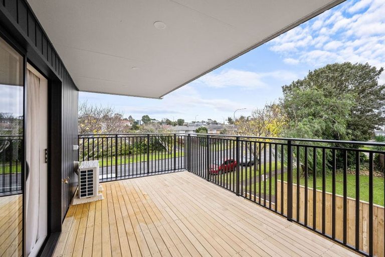 Photo of property in 16 Gossamer Drive, Pakuranga Heights, Auckland, 2010