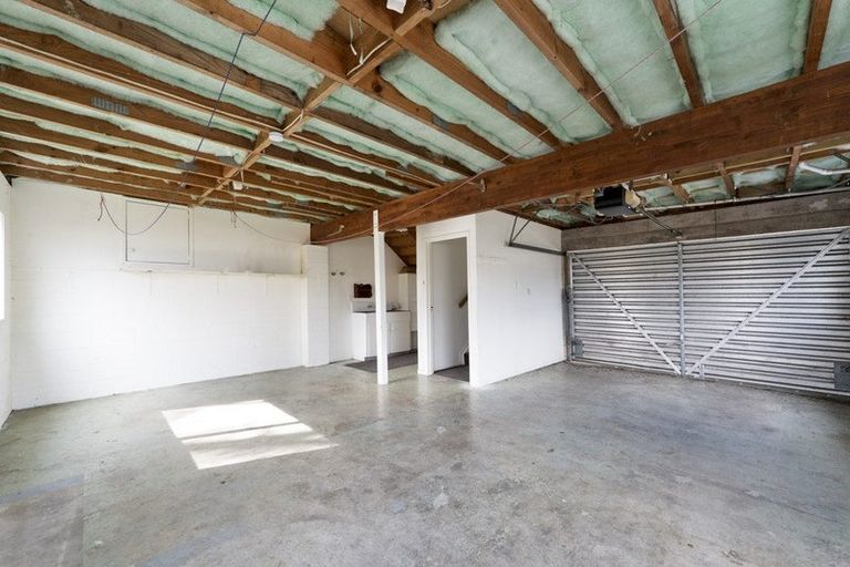 Photo of property in 2/19a Ribblesdale Road, Henderson, Auckland, 0612