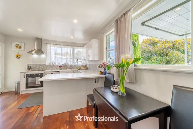 Photo of property in 10 Gray Avenue, Paraparaumu Beach, Paraparaumu, 5032