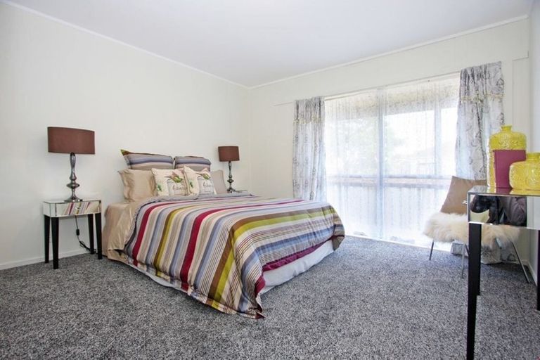 Photo of property in 2/32 Kennington Drive, Clendon Park, Auckland, 2103