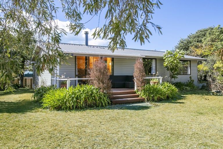 Photo of property in 13 Tamarisk Drive, Riversdale Beach, Masterton, 5872