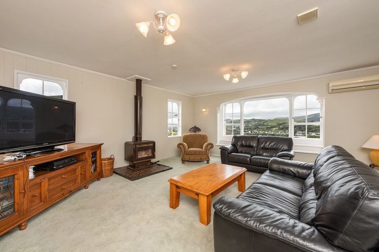 Photo of property in 52 Oriel Avenue, Tawa, Wellington, 5028
