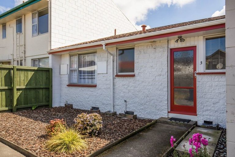 Photo of property in 3/5 Division Street, Riccarton, Christchurch, 8041