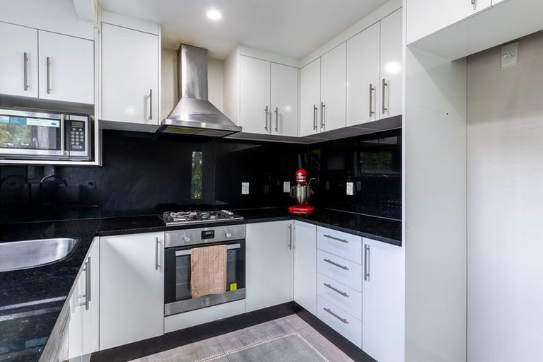 Photo of property in 1/13 Martin Place, Kelston, Auckland, 0602