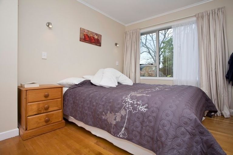 Photo of property in 278 Glenfield Road, Glenfield, Auckland, 0629