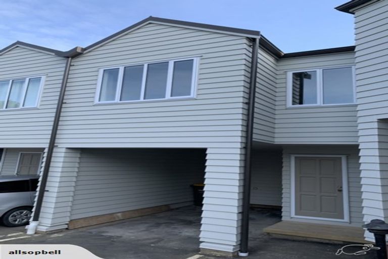 Photo of property in 3/30 John Jennings Drive, Oteha, Auckland, 0632