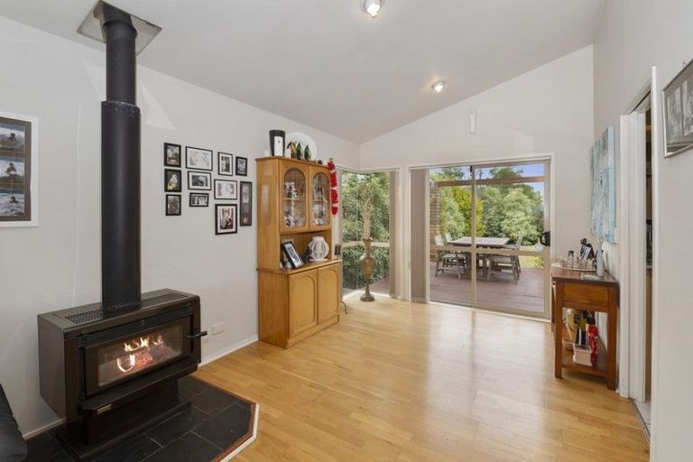 Photo of property in 81 Summerland Drive, Henderson, Auckland, 0612