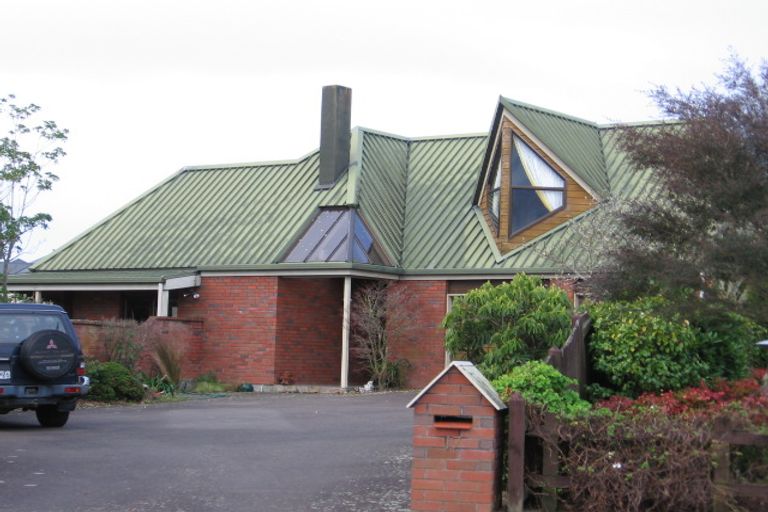 Photo of property in 17 Hind Place, Hokowhitu, Palmerston North, 4410