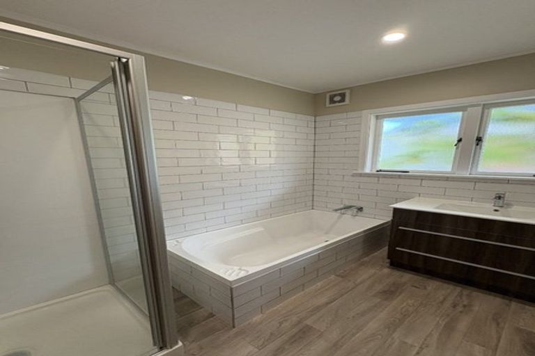 Photo of property in 54 Jaemont Avenue, Te Atatu South, Auckland, 0610