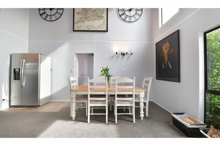 Photo of property in 11 Moffat Road, Red Beach, 0932