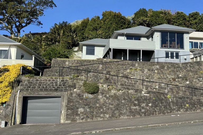 Photo of property in 5 South Road, Moturoa, New Plymouth, 4310