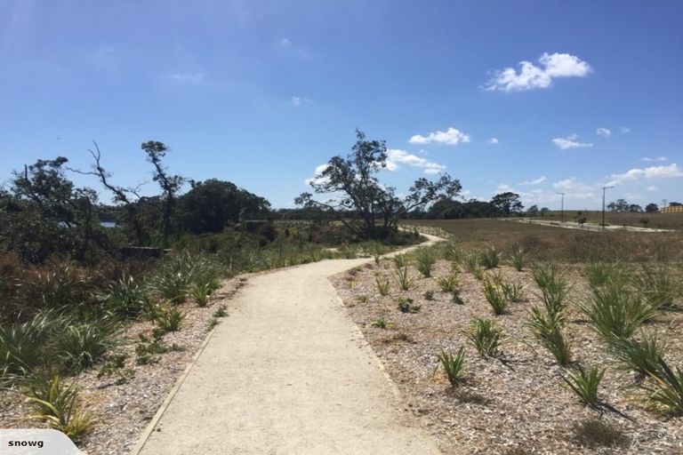 Photo of property in 4 Tahuna Minhinnick Drive, Glenbrook, 2681