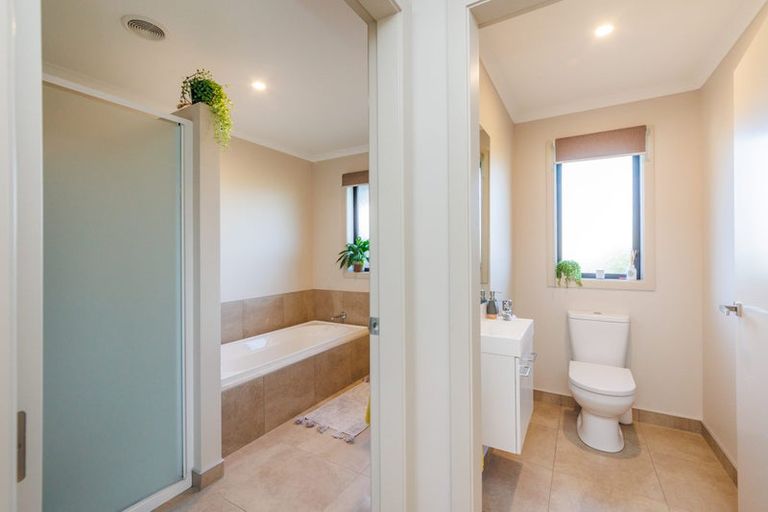 Photo of property in 34 Cyprus Place, Fitzherbert, Palmerston North, 4410