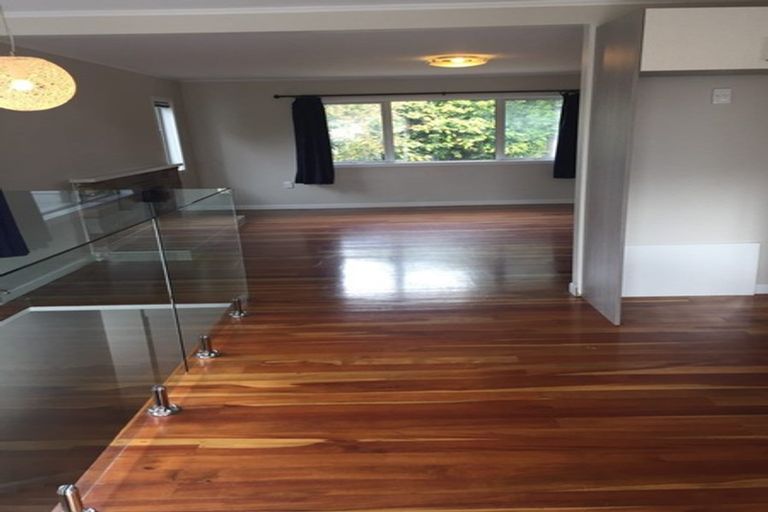 Photo of property in 26 Tawhana Crescent, Red Beach, 0932