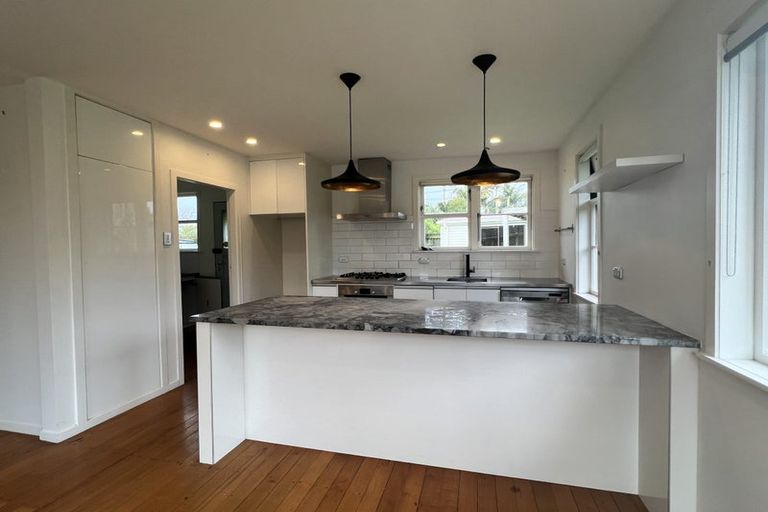 Photo of property in 2 Leander Road, Bayswater, Auckland, 0622