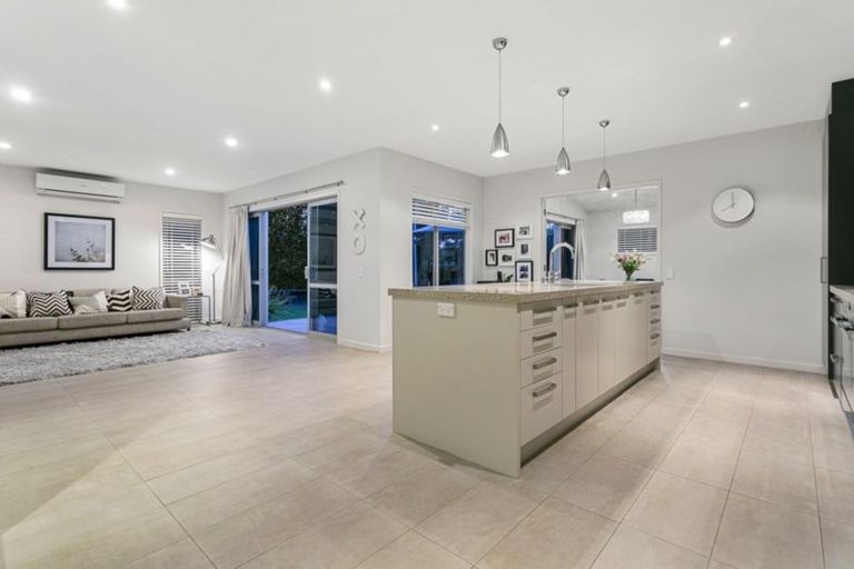 Photo of property in 9 Huntington Park Drive, Greenhithe, Auckland, 0632