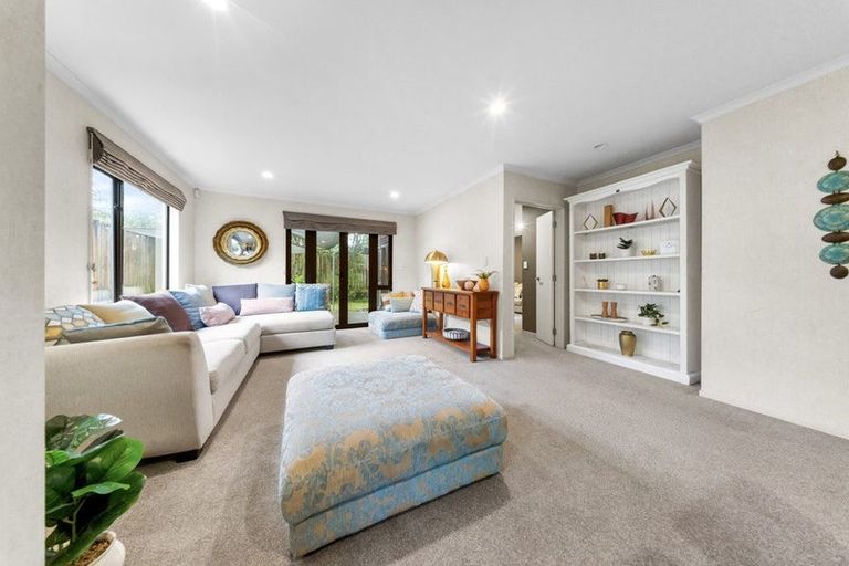 Photo of property in 15 Lilybank Crescent, East Tamaki, Auckland, 2013