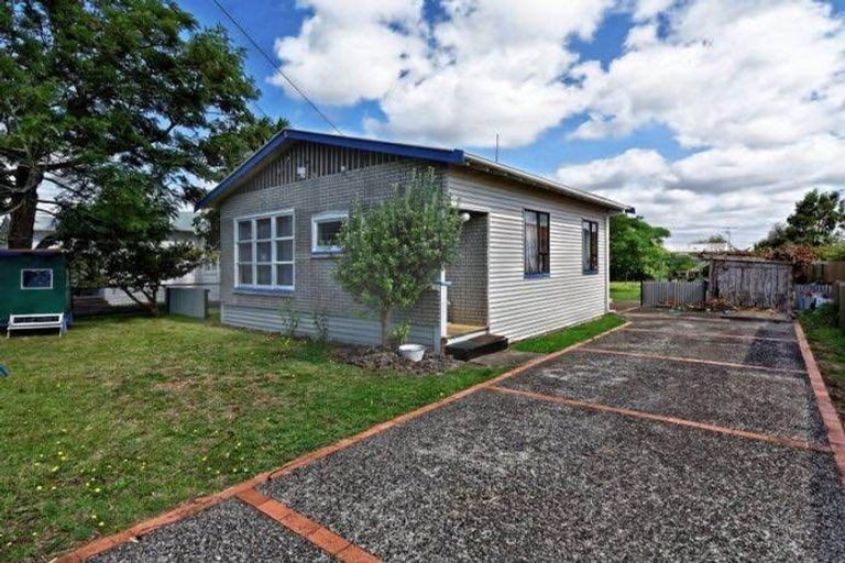 Photo of property in 25 Busby Street, Blockhouse Bay, Auckland, 0600
