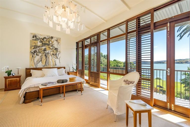 Photo of property in 360 Paremata Road, Whitby, Porirua, 5381