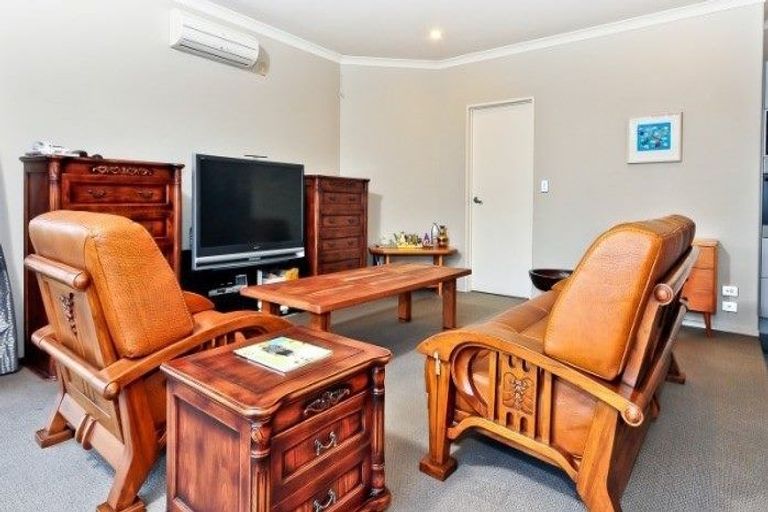 Photo of property in 44 Wiltshire Drive, Huntington, Hamilton, 3210