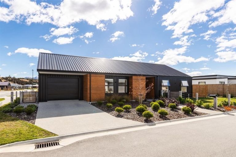 Photo of property in 46 Marbleleaf Lane, Albert Town, Wanaka, 9305