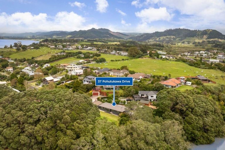Photo of property in 37 Pohutukawa Drive, Athenree, Katikati, 3177