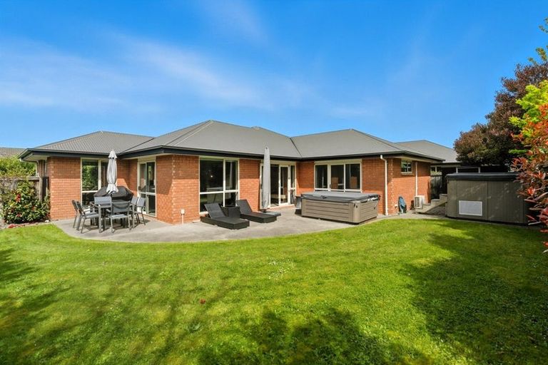 Photo of property in 21 Blowers Place, Halswell, Christchurch, 8025